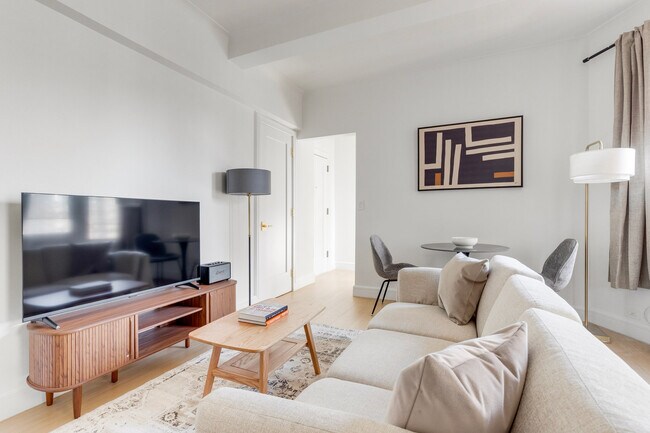 Foto del edificio - 244 W 72nd St