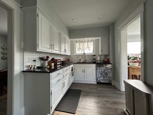 Foto del edificio - 4 bedroom 2.5 Bath Home in Emmaus