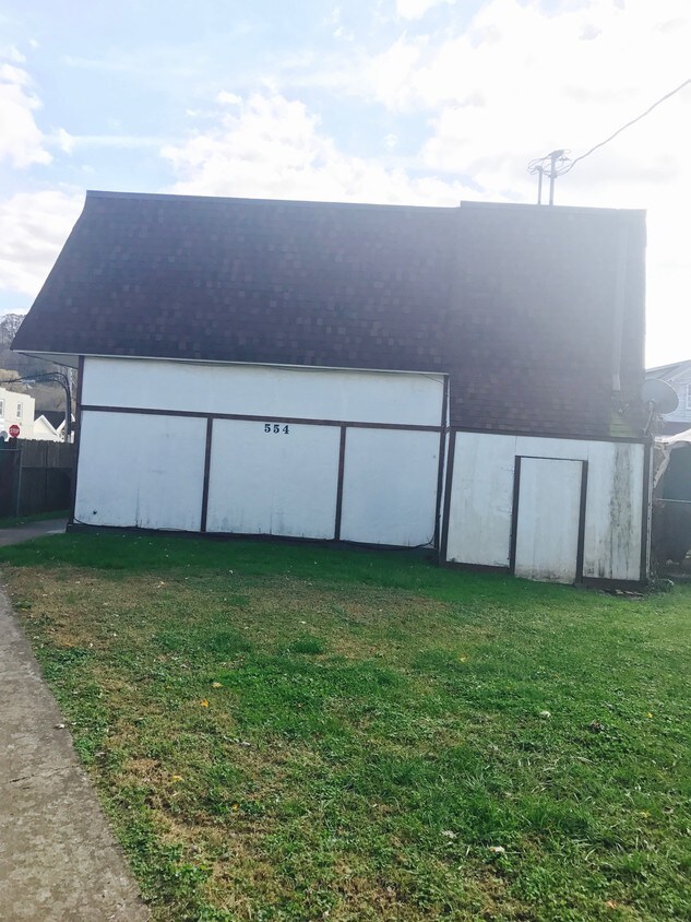 Foto principal - 554 Bridge St