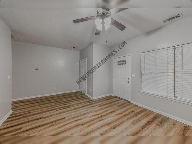 Foto del edificio - 3202 Fawn Dr