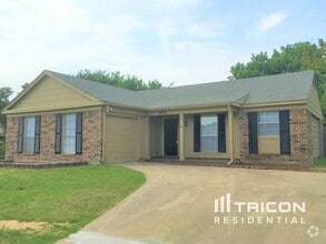 Building Photo - 3913 Manzinita St