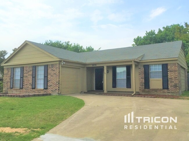 Building Photo - 3913 Manzinita St