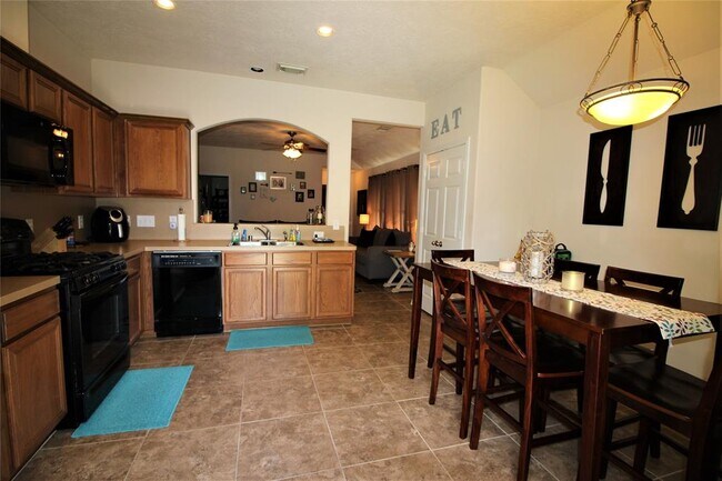 Foto del edificio - 7702 Misty Lake Ln