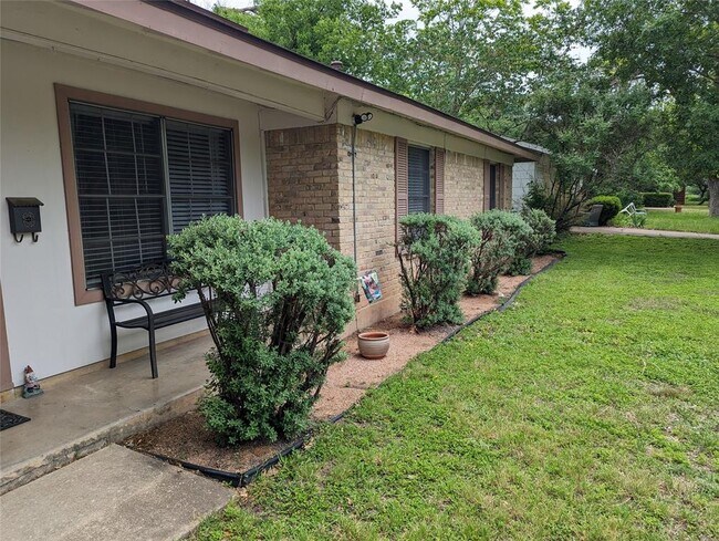 Foto del edificio - 1514 Glencrest Dr