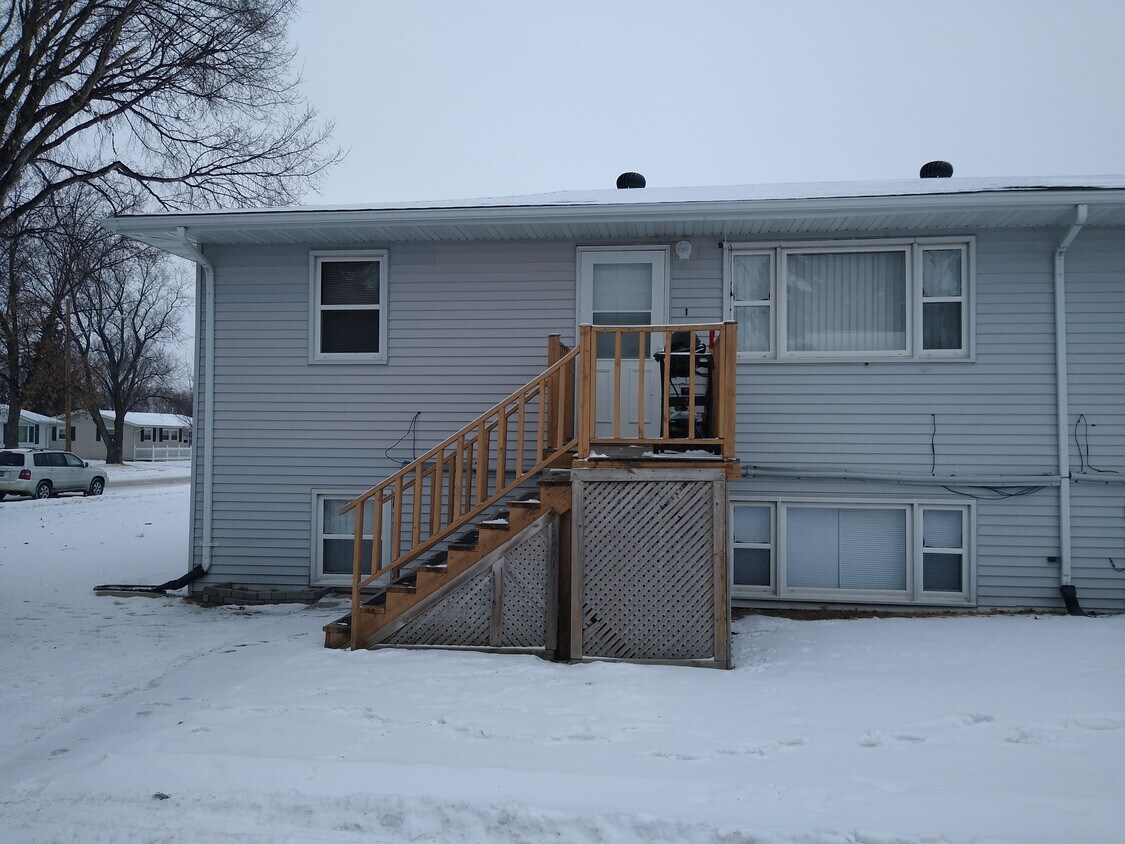 1103 Campbell Dr Unit 2, Grand Forks, ND 58201 1103 Campbell Dr Grand Forks, ND Apartments