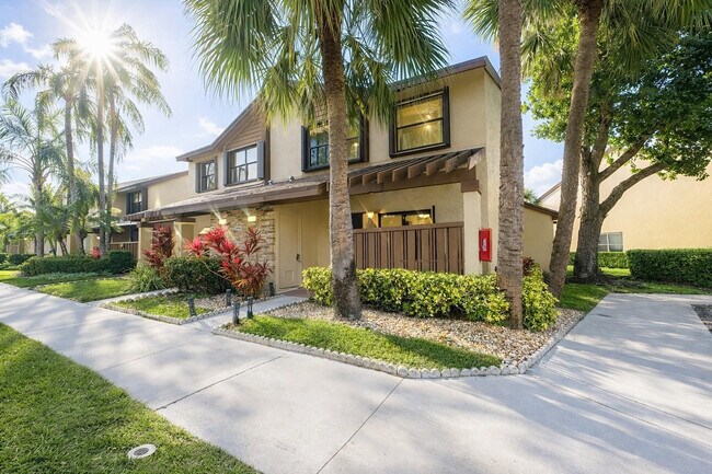 Foto del edificio - 3950 Cocoplum Cir