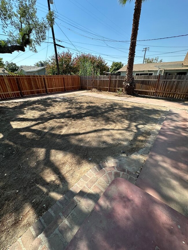 Building Photo - Charmingly remodeled