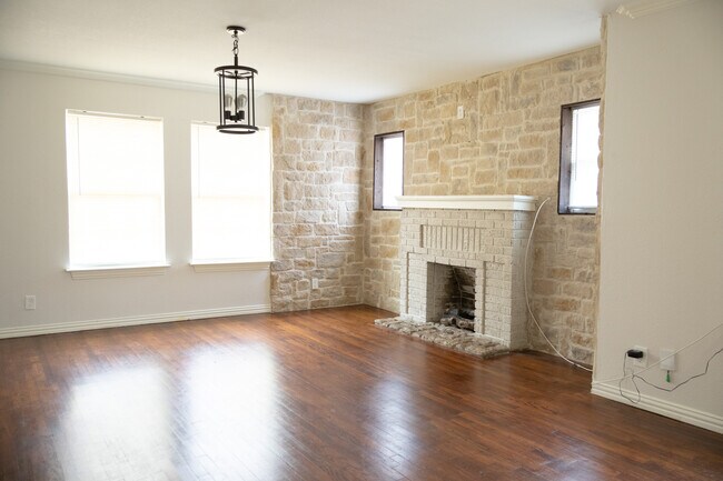 Building Photo - 1142 S Waverly Dr