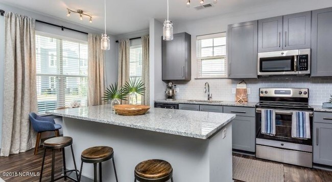 Foto del edificio - 1605 Barclay Pointe Blvd