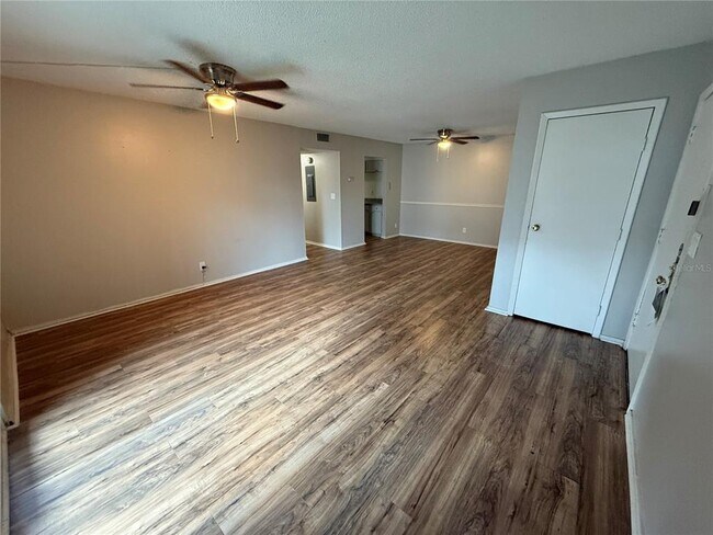 Foto del edificio - 6519 W Newberry Rd