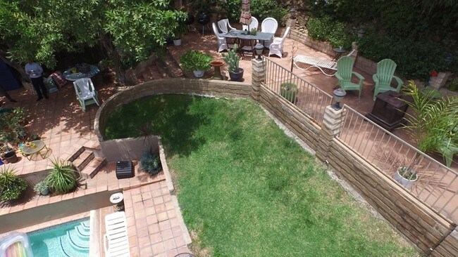 Building Photo - 2010 Hillcrest Rd