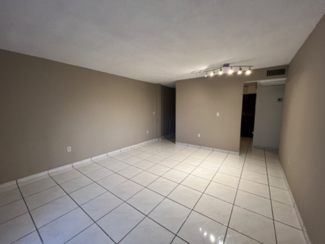 Foto del edificio - 2498 SW 17th St