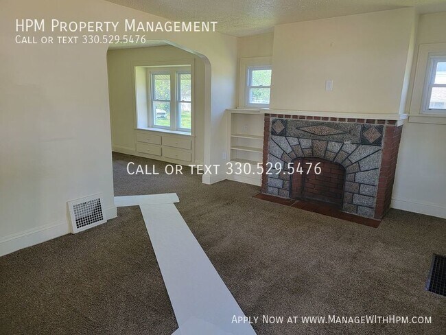 Building Photo - 2 bedroom 1.5 bath house in Akron