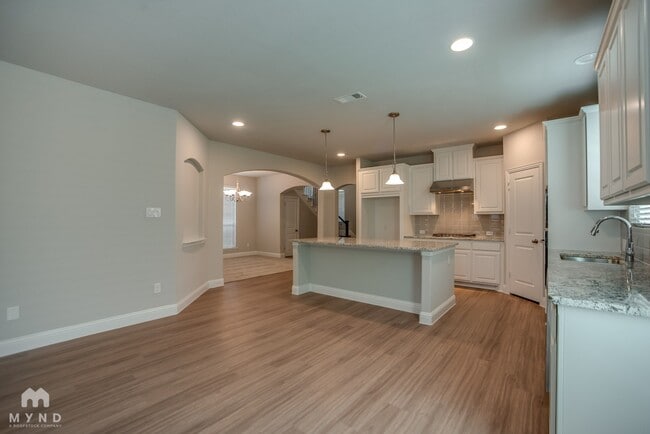 Building Photo - 100 Knight of Realm Blvd