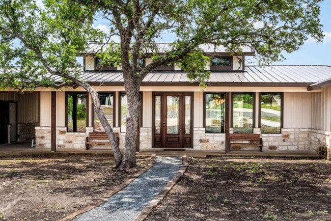 Building Photo - 1802 Mountain Vly Dr