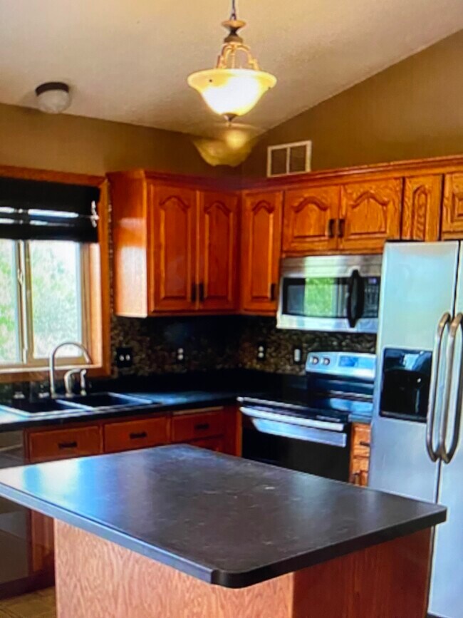 Foto del edificio - 6609 Black Spruce St