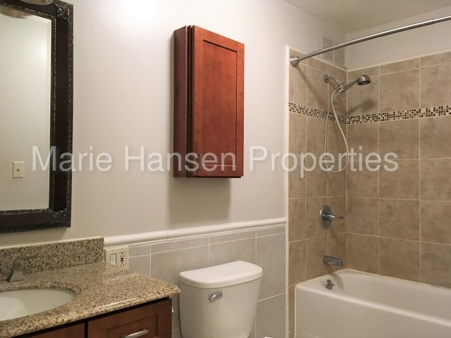 Building Photo - Diamond Head Hillside 2BR/1BA/1PK