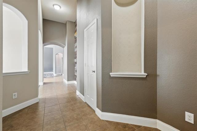 Building Photo - 1204 Villa Paloma Blvd