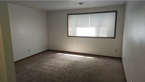 Building Photo - 418 S Van Buren St