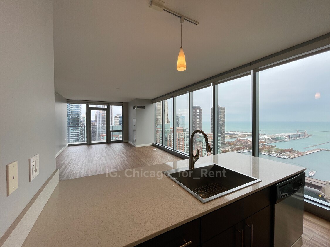 Primary Photo - 347 E Wacker Dr