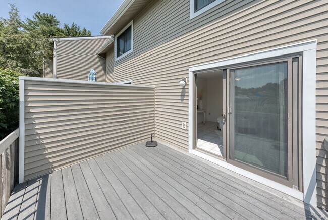 Building Photo - 592 Mountain Rd