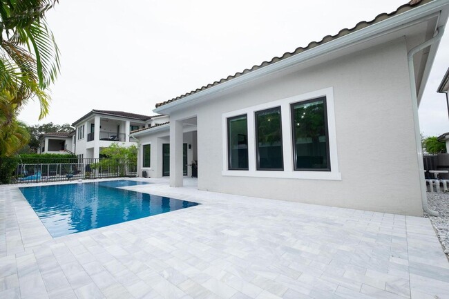Building Photo - 5663 Brookfield Cir