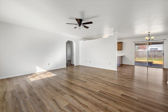 Foto del edificio - 4517 N Sauter Dr E