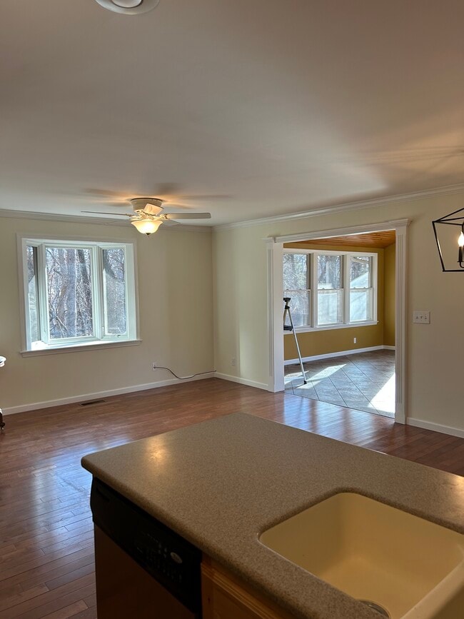 Foto del edificio - 8817 N Picture Ridge Rd