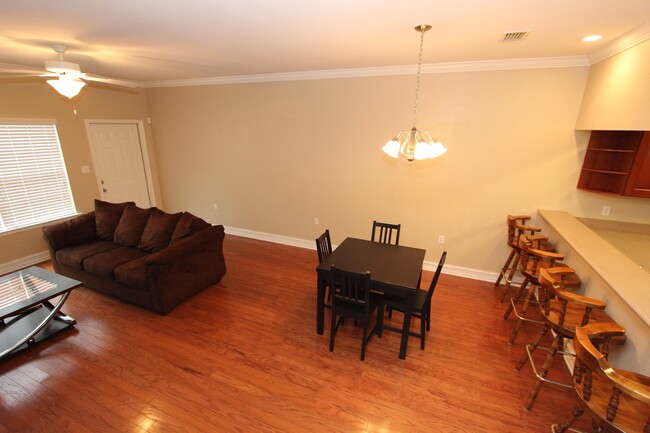 Building Photo - 1569 Crescent Hills Dr