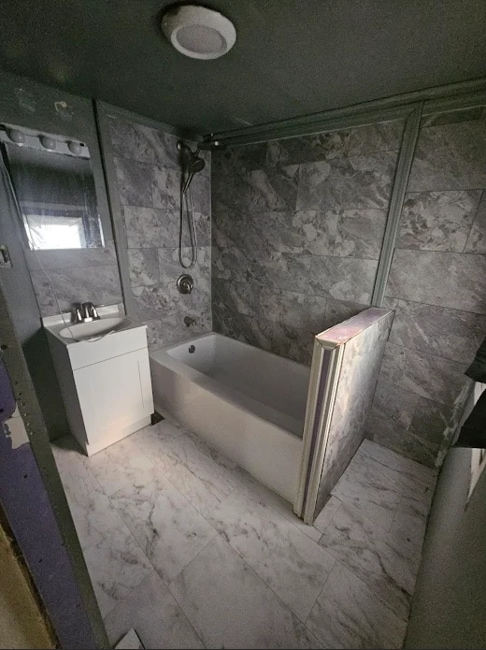 Building Photo - 1618 W Kettelle St