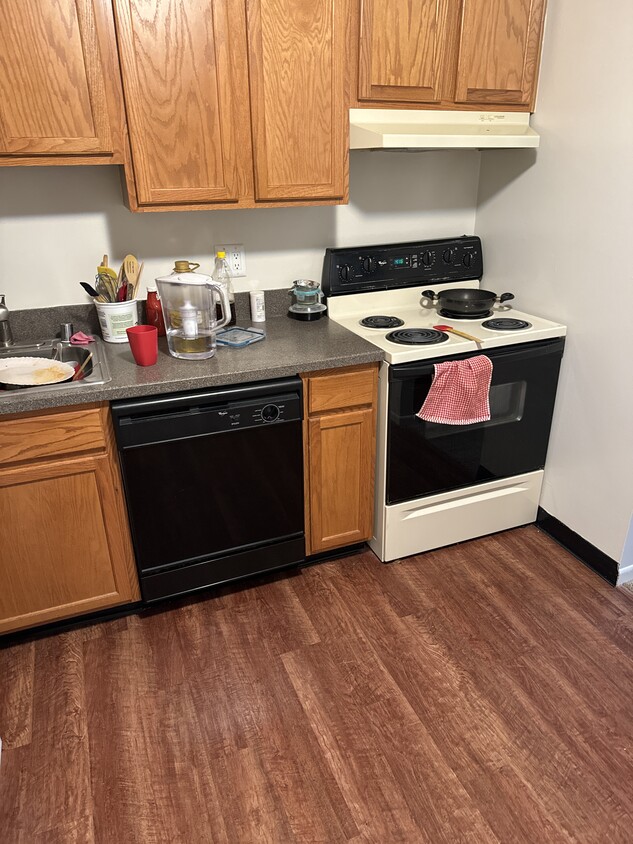 Kitchen - 3355 N Chatham Rd