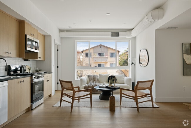 Building Photo - 611 Virgil Village