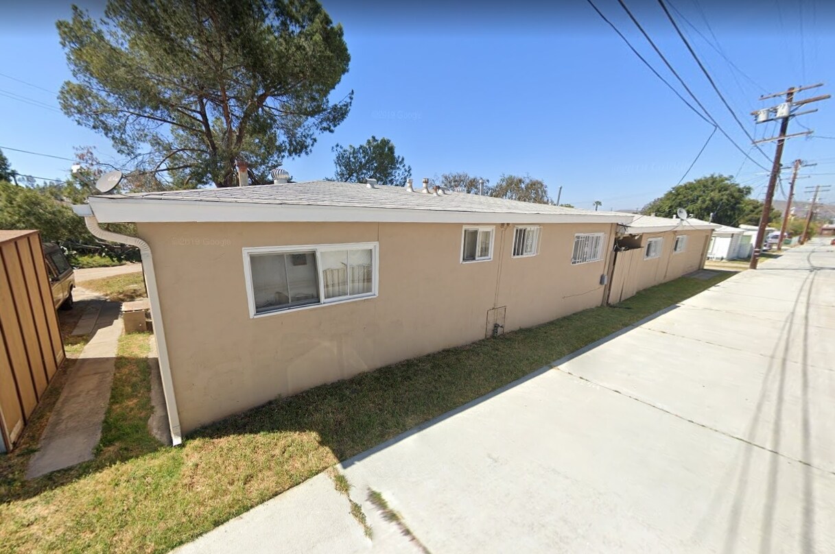 572 Richfield Ave, El Cajon, CA 92020 572 Richfield Ave El Cajon, CA