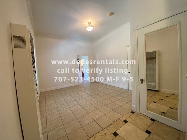Building Photo - 407 De Vera Way