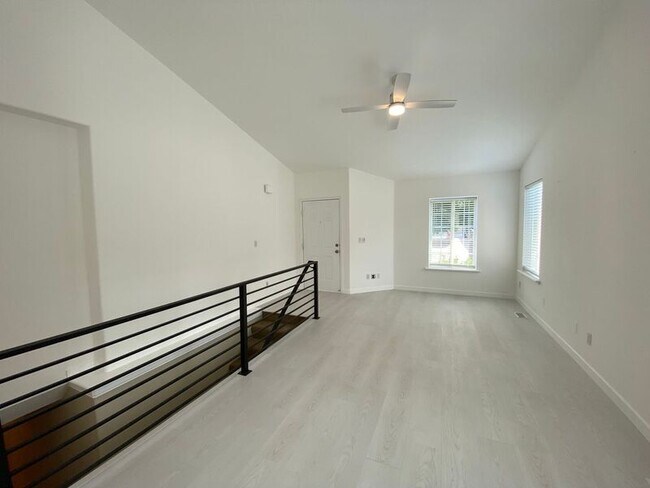 Building Photo - 3720 Cranberry Loop