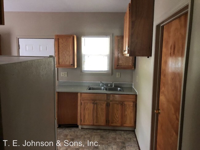 Building Photo - 3 br, 1 bath House - 404 E. Devonshire St