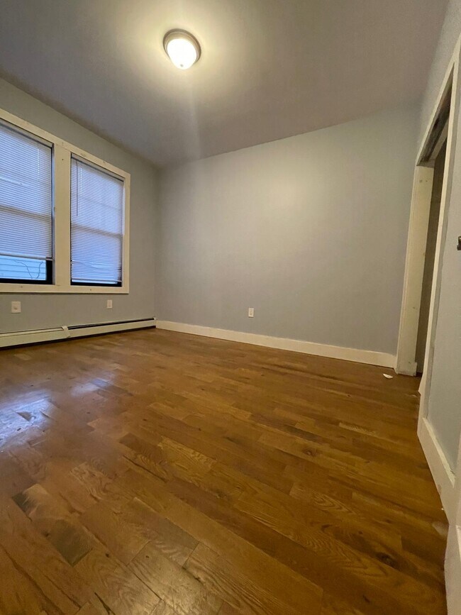 183 Garfield Ave 2R - 178 Garfield Ave