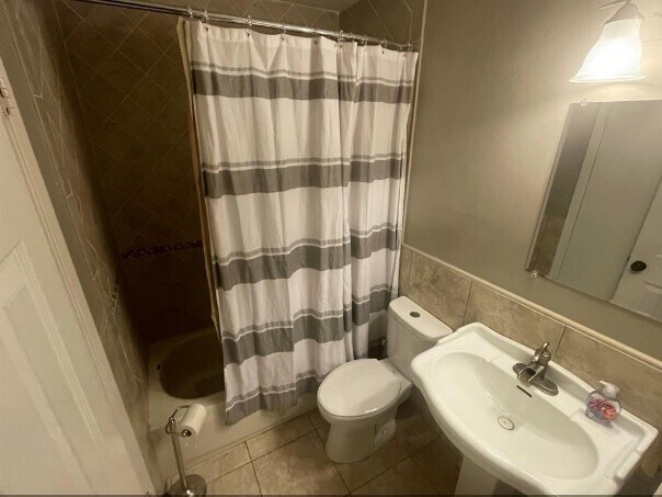 Foto del edificio - 5711 Toddington Rd