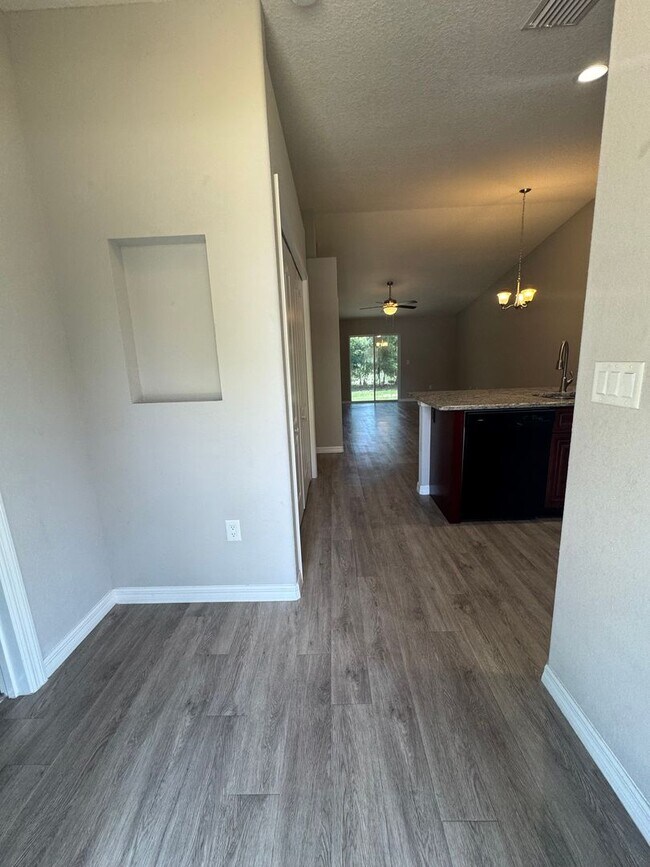 Foto del edificio - Charming 2BR/2BA Duplex in Citrus Springs - Peaceful Living Awaits!