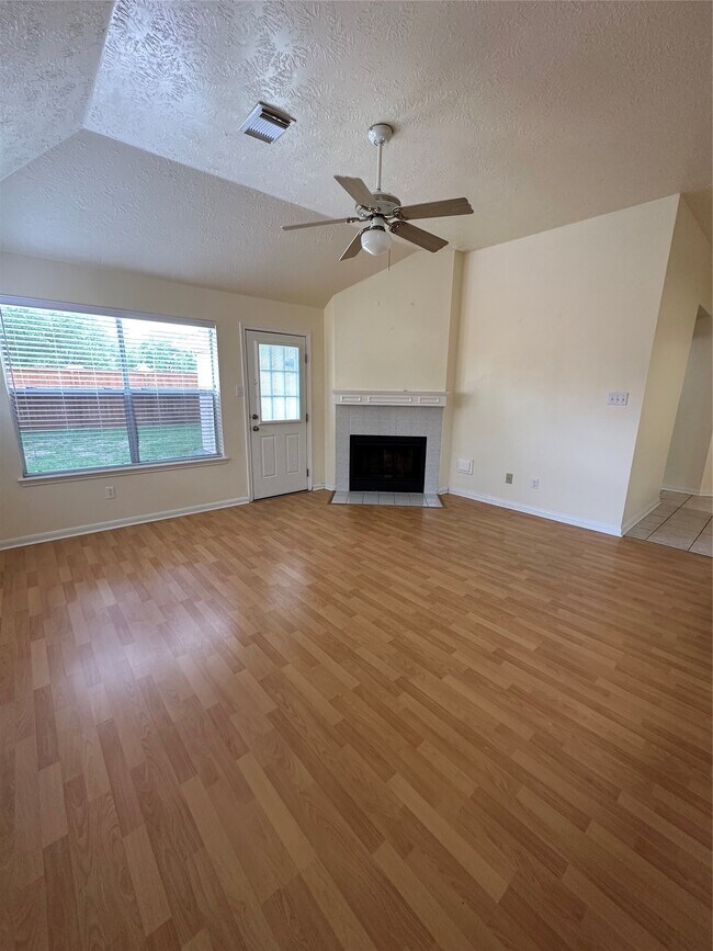 Foto del edificio - 6815 Stratford Park Dr