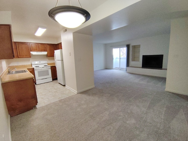 Foto del edificio - 600 Reusens Rd