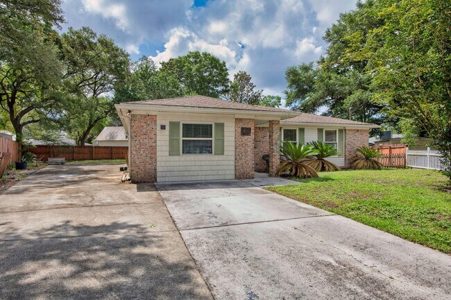 Foto del edificio - 326 Goldenrod Ct