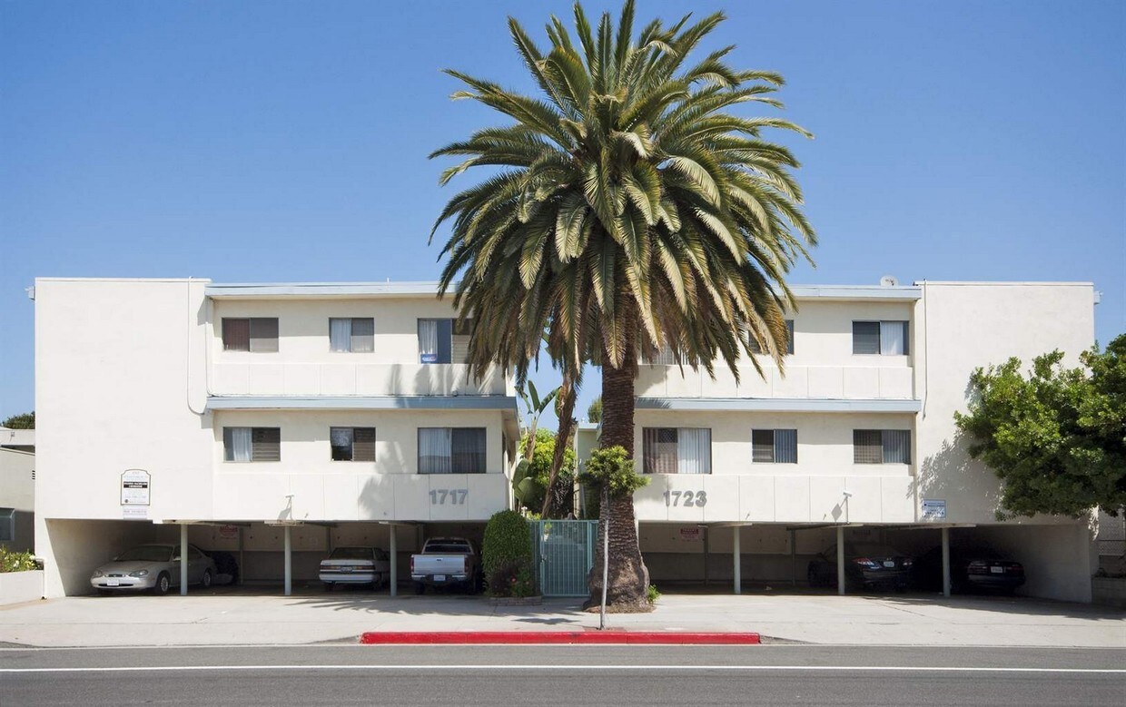 Primary Photo - 1717 Ocean Park Blvd