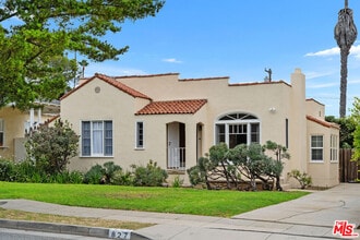 Building Photo - 827 23rd St