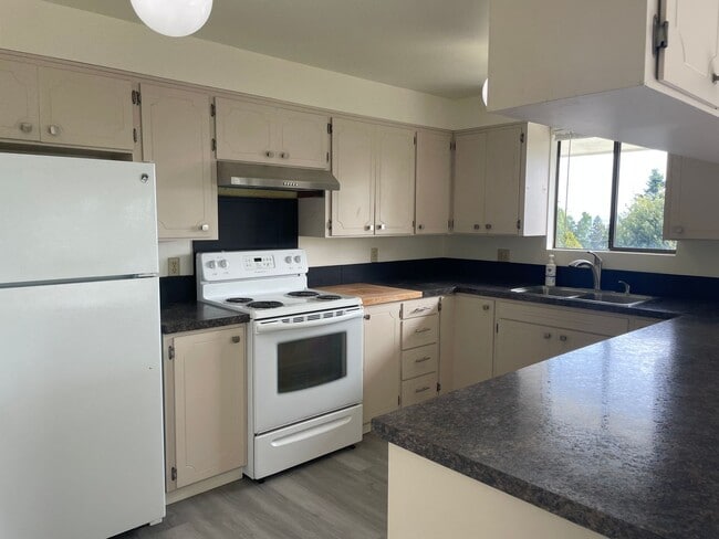 Foto del edificio - Spacious Admirals Cove Home with Recent Up...