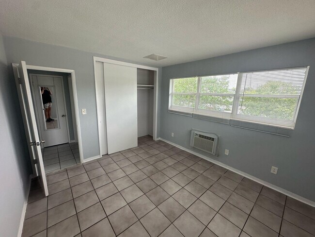 Foto del edificio - 2917 Middle River Dr