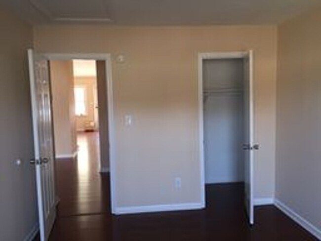 Foto del edificio - Cozy 1-Story Townhome in Campus East