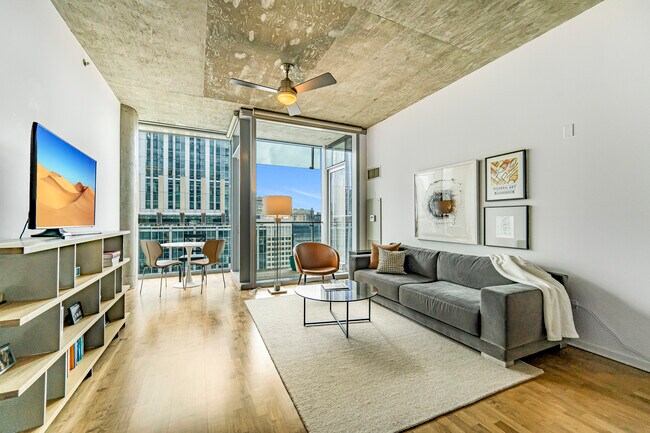 Foto del edificio - 600 N Fairbanks Ct