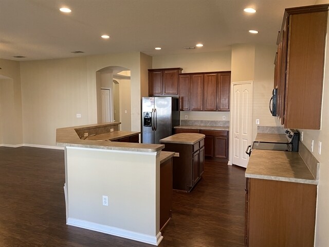 Building Photo - 2879 Pebblewood Ln