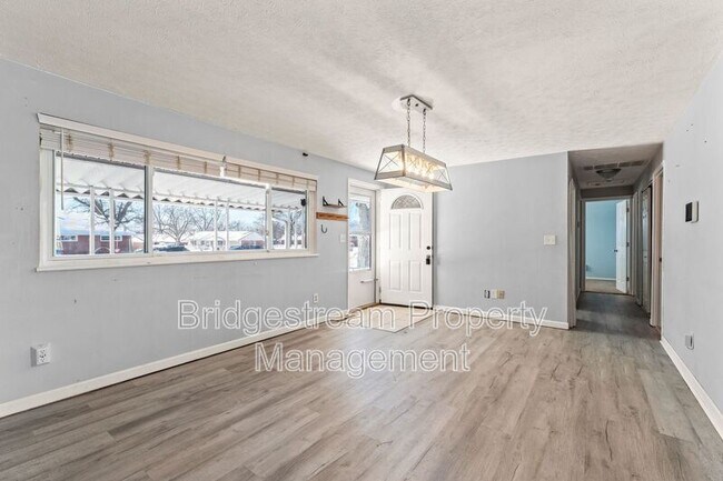 Foto del edificio - 5912 Bavaria Pl